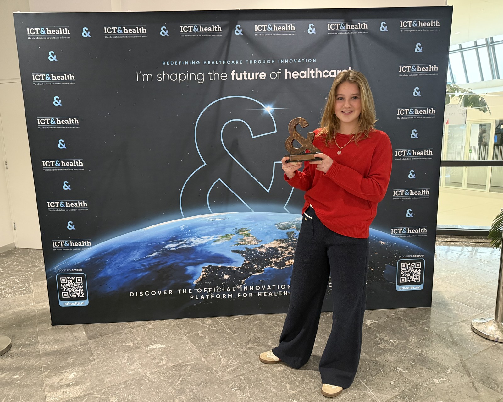 Laurine Beele with ICT&health Award